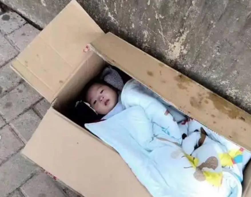 2016年,葫芦岛"云朵女孩"为凑治疗费,7幅画拍出4.58万天价