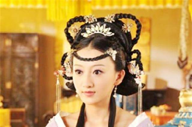 她与汉惠帝皇后同名,深受两代皇帝敬重,连魏忠贤都忌惮她