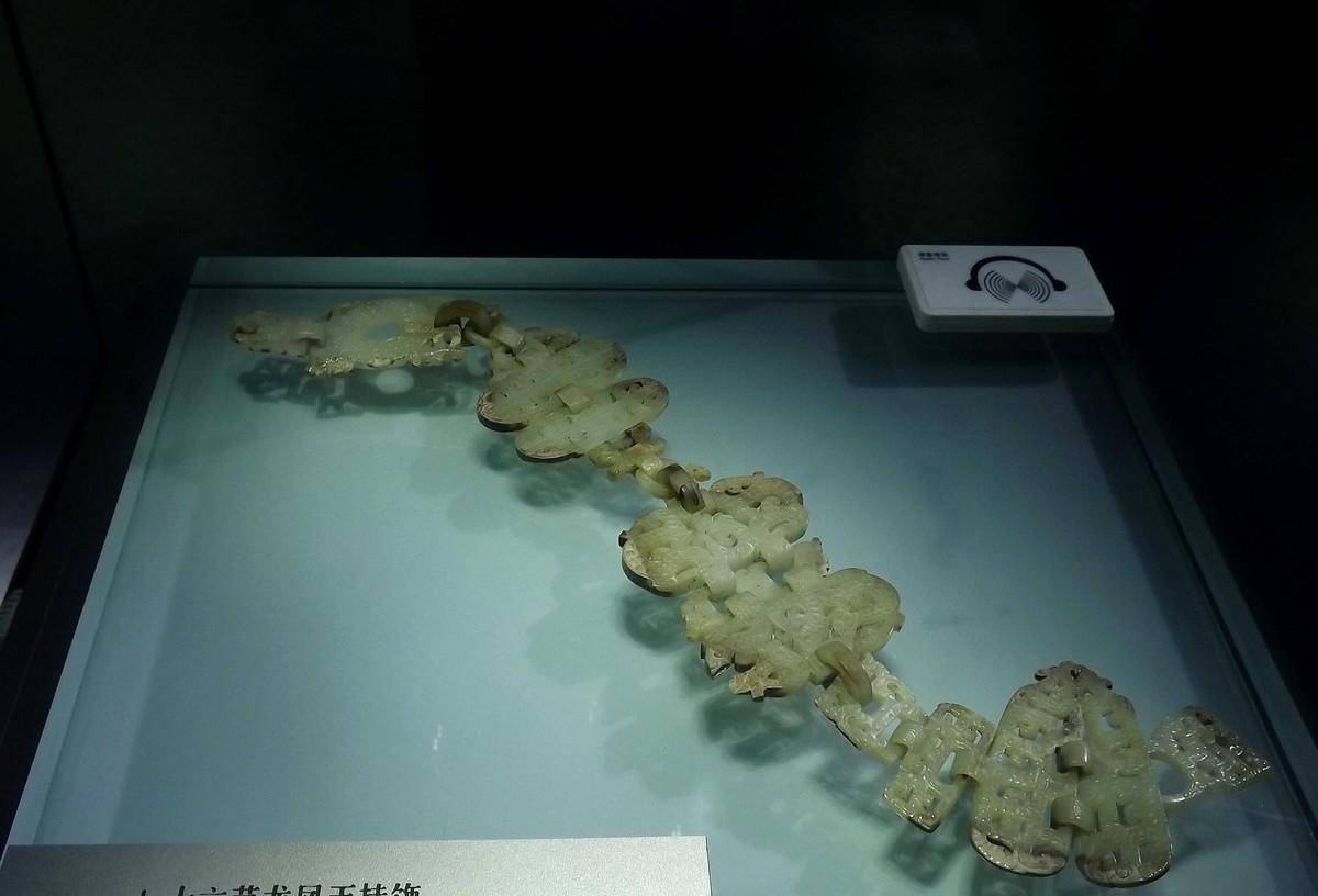 曾侯乙墓出土的国宝级文物:件件精美绝伦,图8至今无法复制_编钟_浮雕