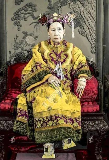 清朝两宫皇太后图片