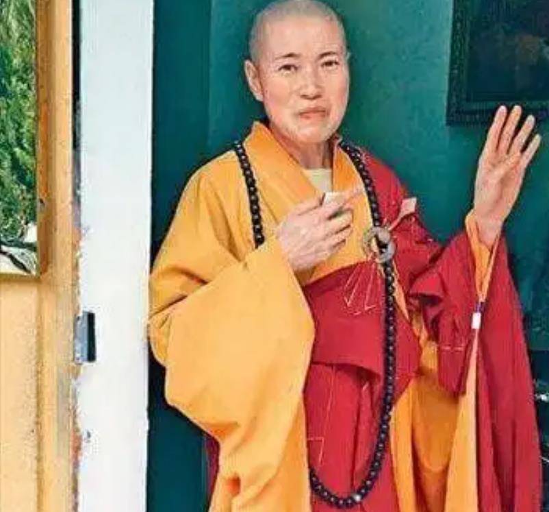 大肆敛财,开豪车住别墅,和2个和尚结婚_史爱雯_释智_岑伟荣