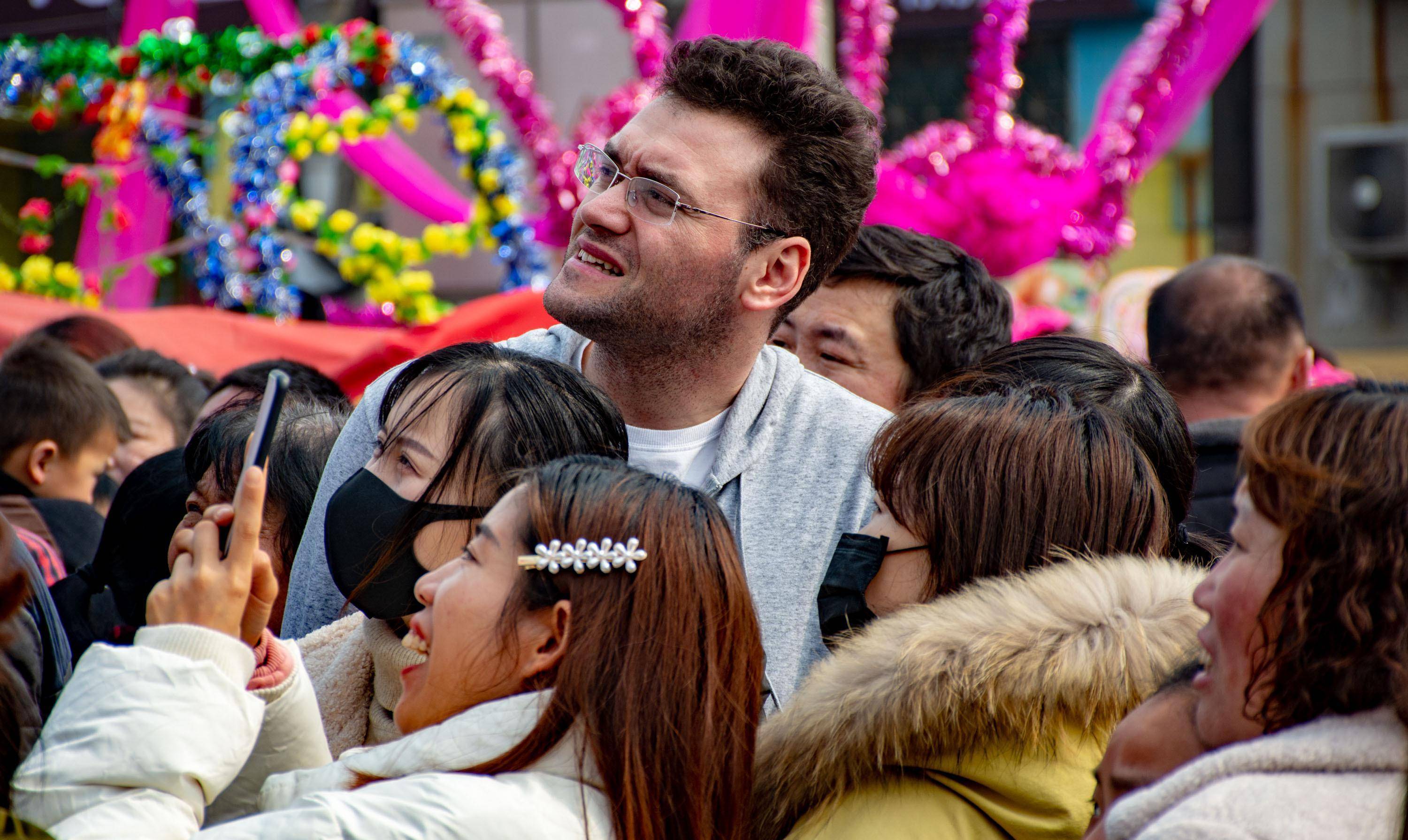 加拿大老板以为中国很落后,来到中国后感叹:这是发展中国家吗?