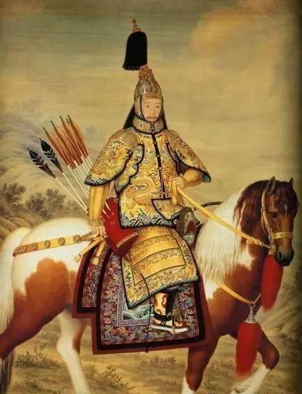 乾隆皇帝南苑大阅兵所穿的御用金盔甲亮相沈阳故宫.