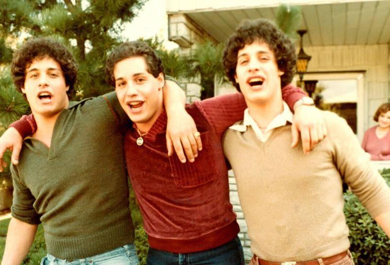 日本都市传说中有一种叫做"二重生"的故事,表示世界上存在着一个跟你