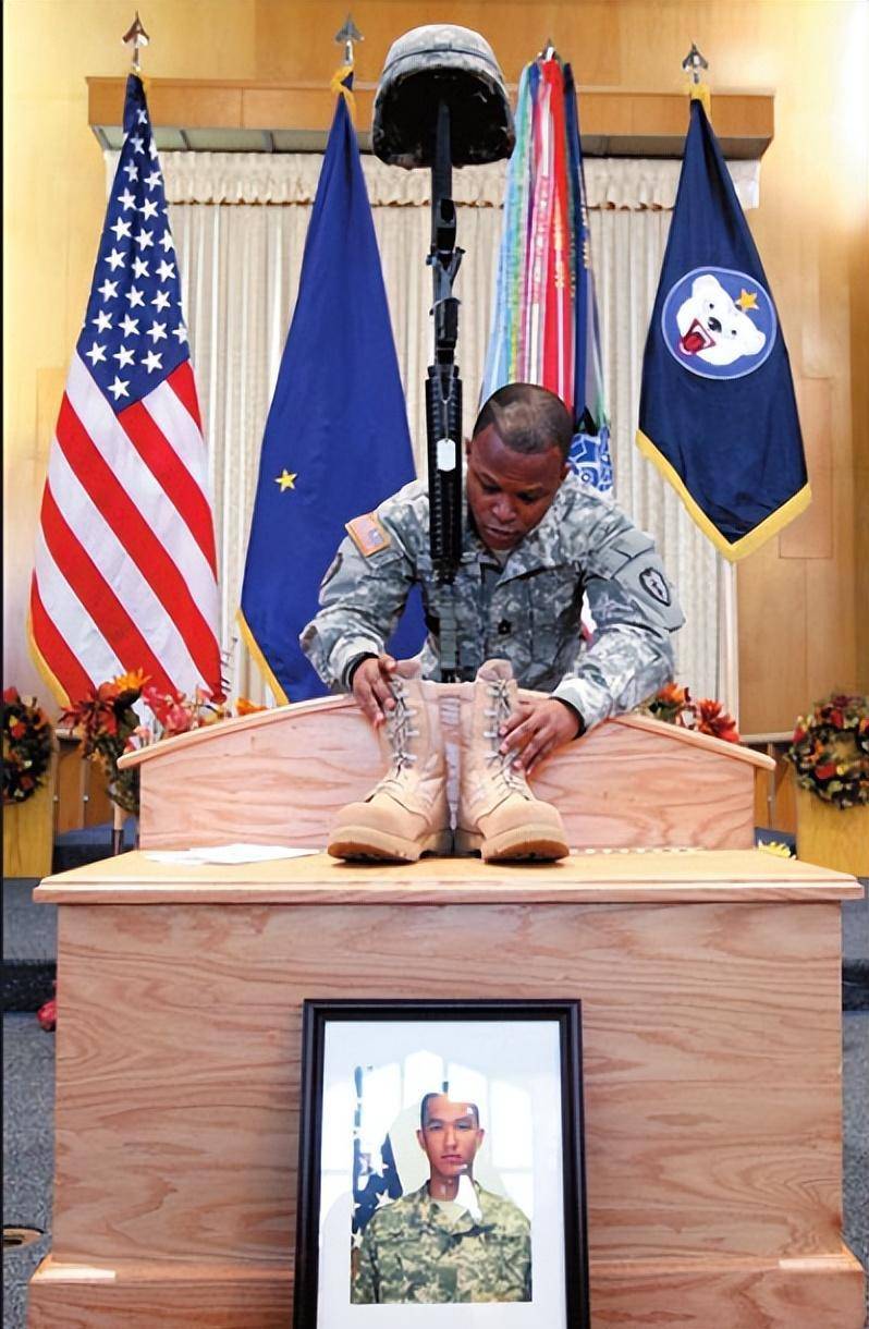 华裔少年陈宇晖:为融入美国社会加入美国军队,却被战友虐待而死