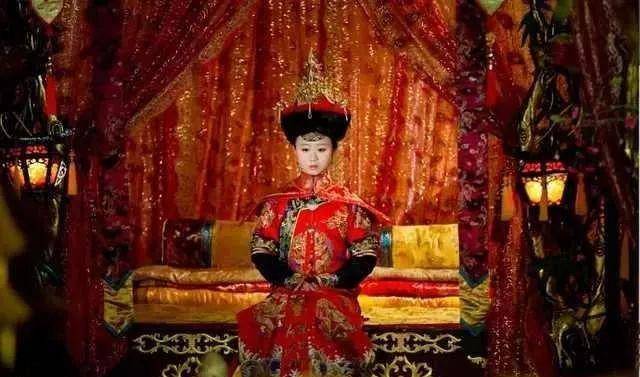 "在西汉时期,有一个可怜的女子,嫁给了舅舅成为万众瞩目的皇后,但却