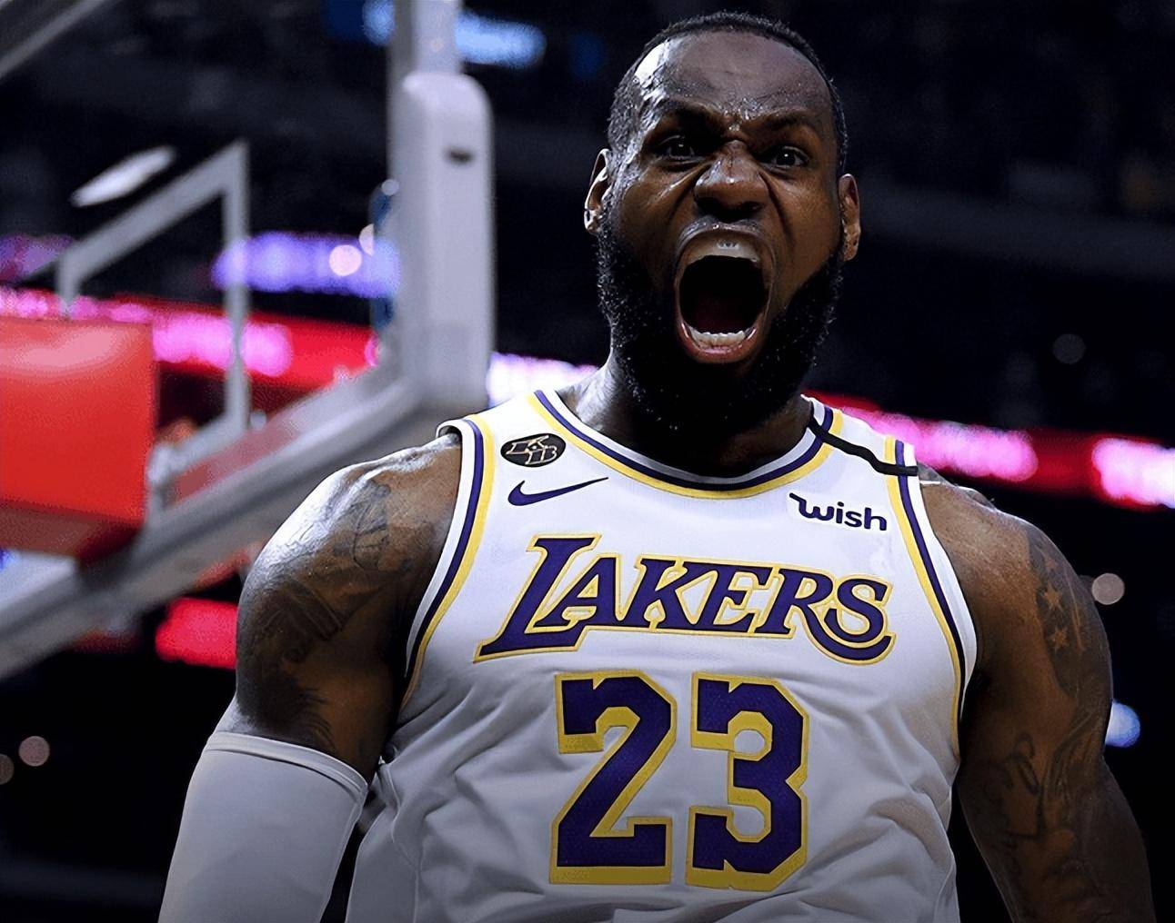 拒绝交易,离开湖人!詹姆斯进退两难,夺冠窗口期彻底关闭了