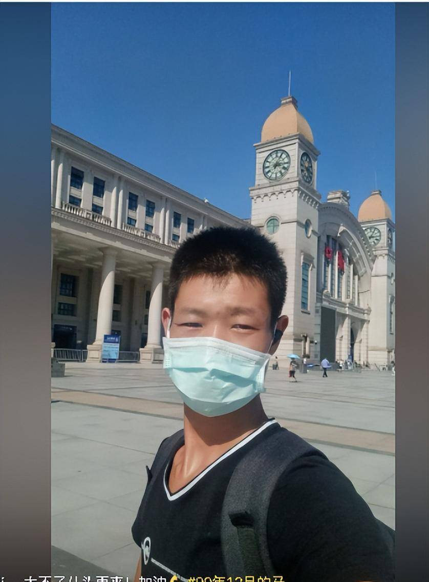 90后工地小伙被认成60后,16岁入社会突变网红:工作虽苦但能养家