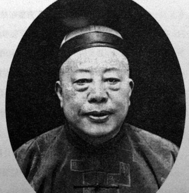 半贴半嫁穷小子,丈夫发达却负妻,离婚时他说:想想你什么出身