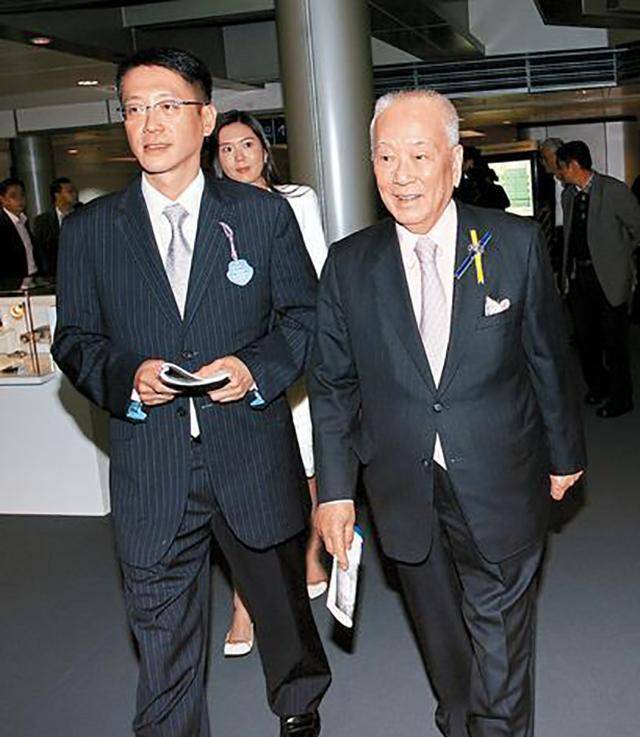 香港富豪许世勋逛平价商场,与店家砍价,97岁去世后留下420亿遗产