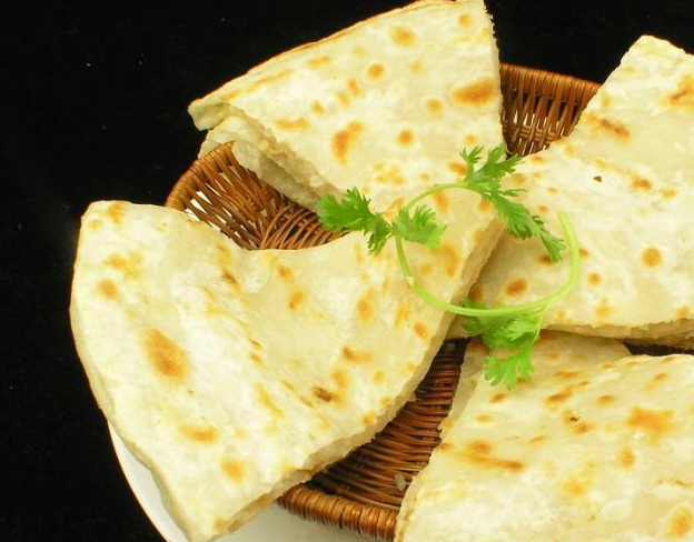 正宗的葱油饼的做法是很讲究的!这里教你几个小诀窍