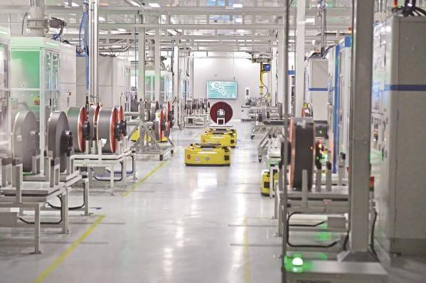 6公里处,负极材料贝特瑞在8.2公里处,当升科技在9.