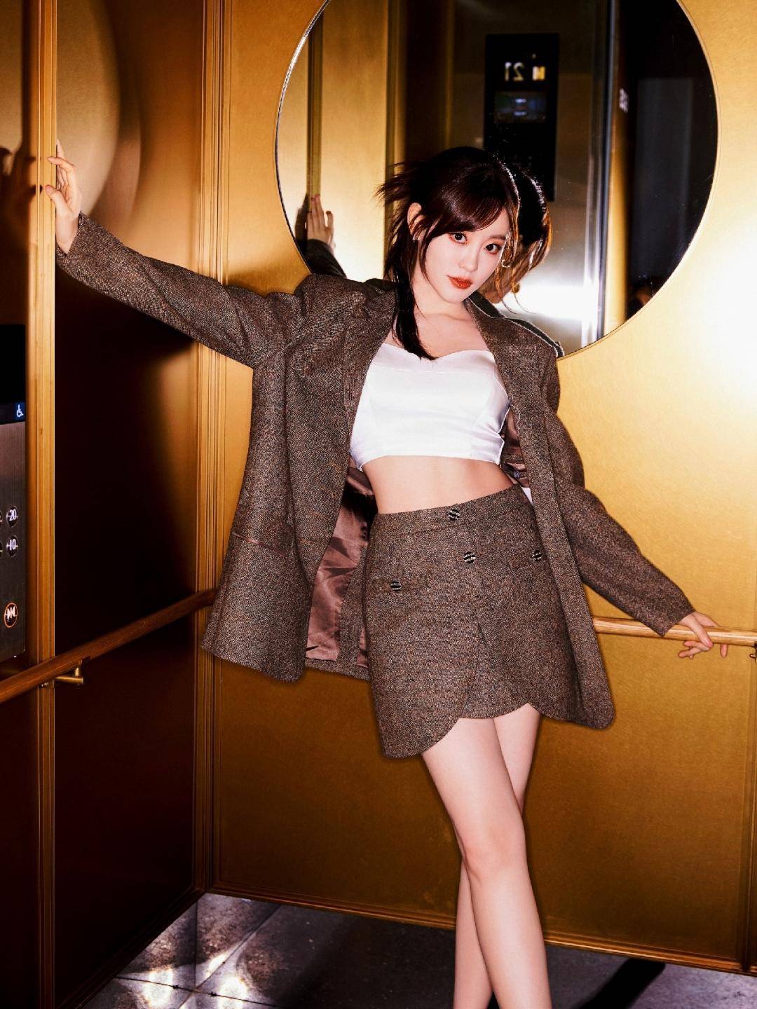 吊带内衣秀:祝绪丹的魅力之源!