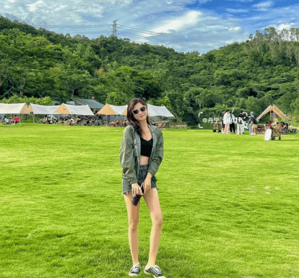 女朋友去露营,3女2男的,要在野外搭帐篷过一夜她的闺蜜不想让我去我该