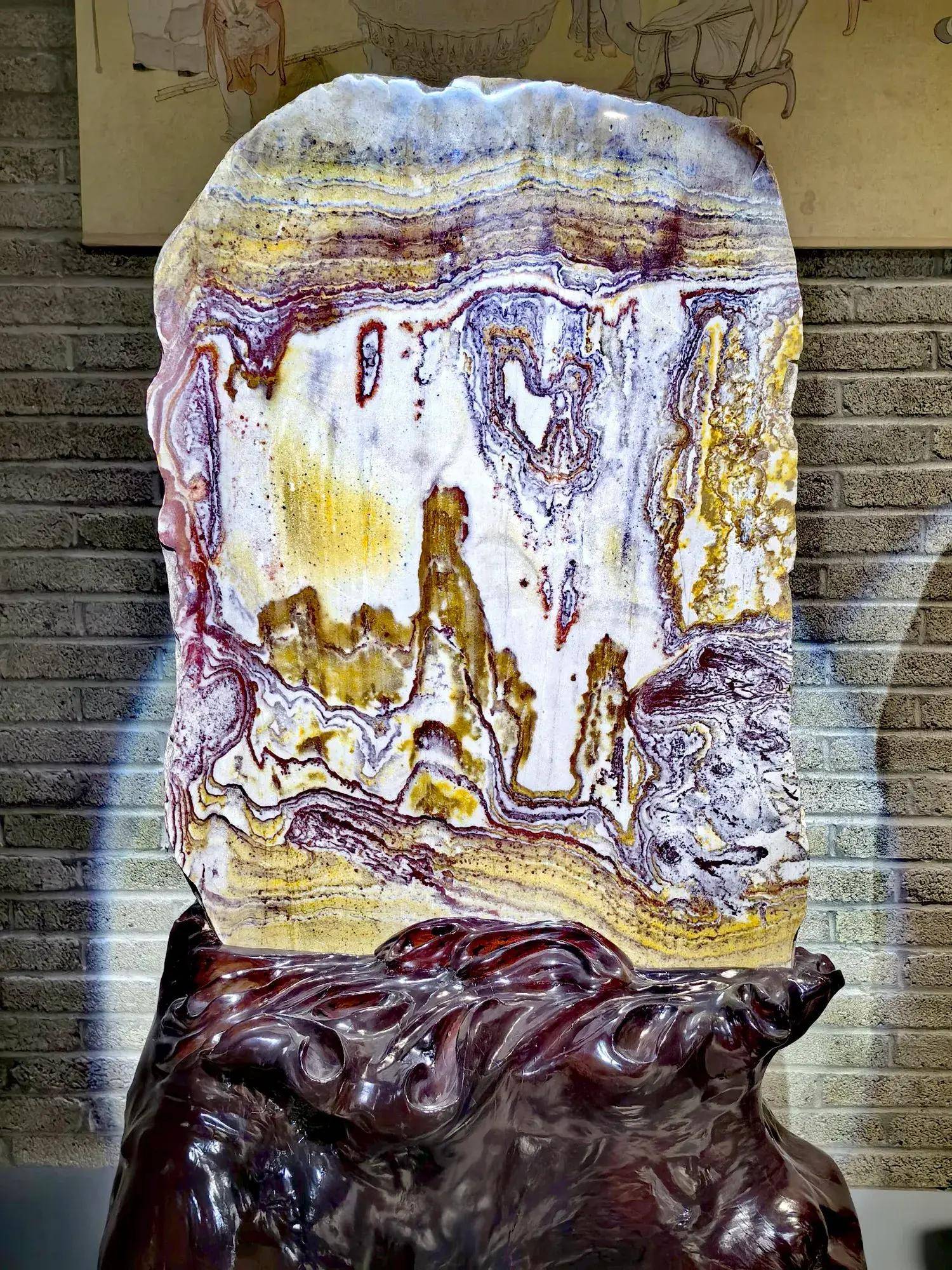 玛瑙,翡翠,琥珀,玉石等)石头,就比普通石英砂岩,花岗岩和灰岩值钱得多