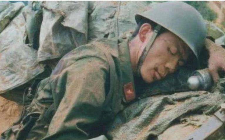 1983年,那个勇斗4名歹徒,身中9刀的军人,被三轮车送医,最后如何