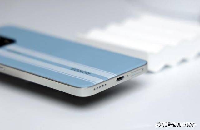 荣耀太疯狂了,24gb 1tb 骁龙8gen2,旗舰机沦为"千元机"_手机_处理器