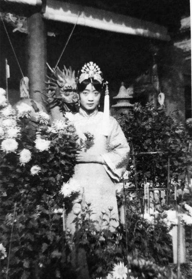 【16岁嫁给末代皇帝溥仪时的婉容】婉容,清朝末代皇后,1906年11月13日