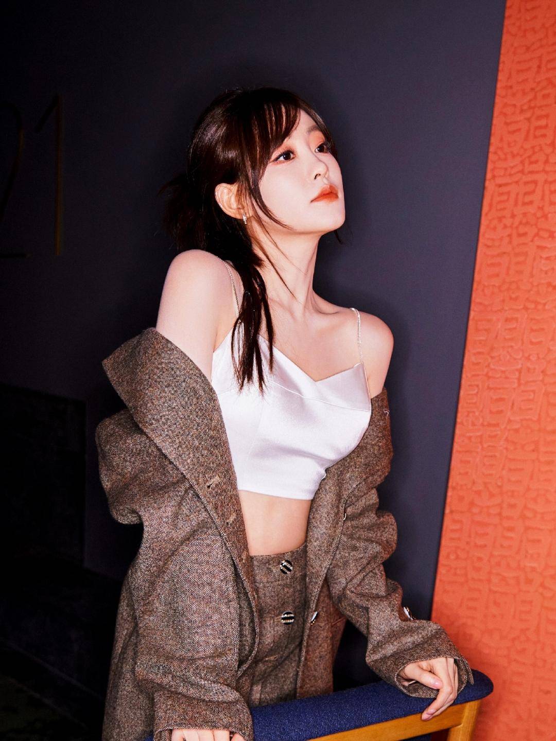 吊带内衣秀:祝绪丹的魅力之源!