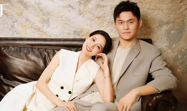 孙杨晒与美女妻子张豆豆合影,夫妻俩素雅恩爱,郎才女貌呼之欲出