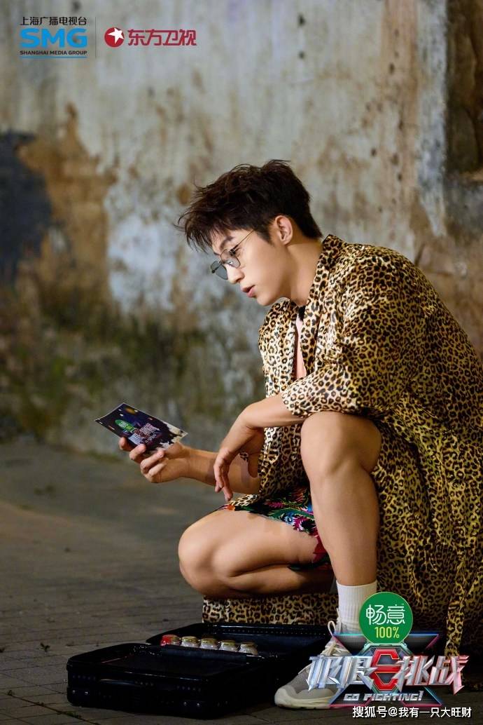 当时,黄明昊正跟黄景瑜和黄晓明两位哥哥做任务的,差点被严浩翔又给按