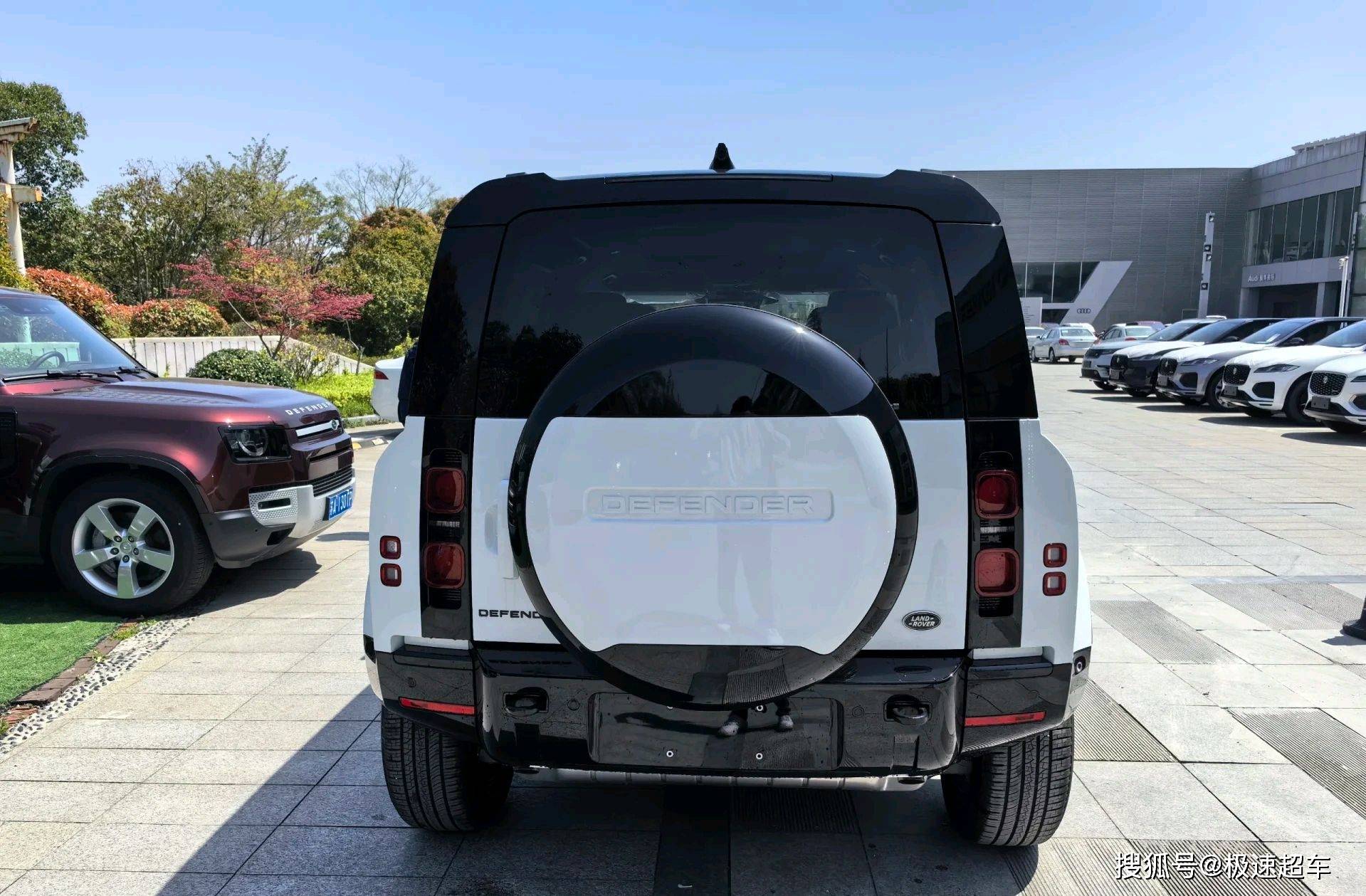 "熊猫"配色更显霸气!路虎卫士越野车升级归来_搜狐汽车_搜狐网