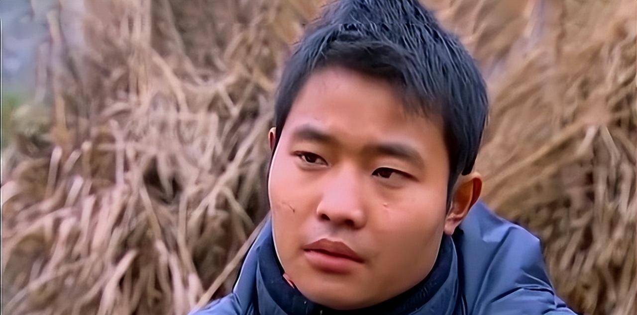 哥哥欲捐肾救弟弟,借钱路上遭遇车祸去世,临死前手中紧握一账本_郑正