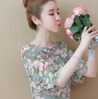 甜美至极的碎花雪纺衫,让你夏季透心凉,让你穿搭充满了温柔气息