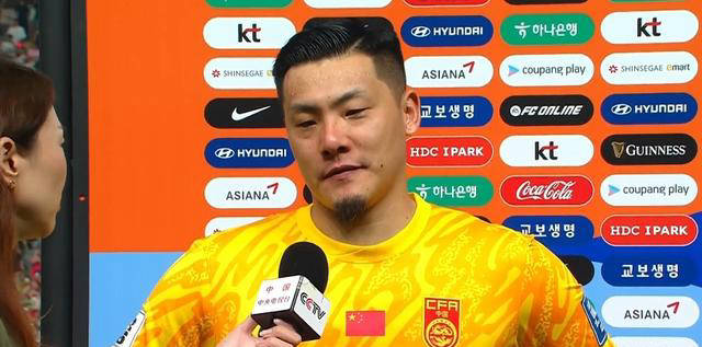 原创            王大雷赛后泪如雨下，孙兴慜热情拥抱安慰-王大雷替补席