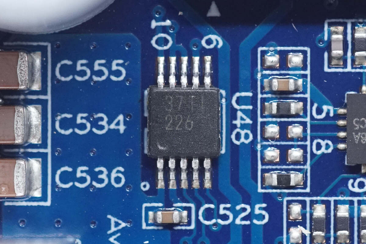 支持140w pd快充供电,avalon nano 3便携ai算力服务器拆解_芯片_特写