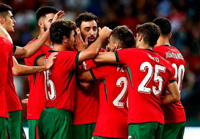 葡萄牙3-0爱尔兰!c罗双响,国家队130球 成出场王,刷爆5大纪录