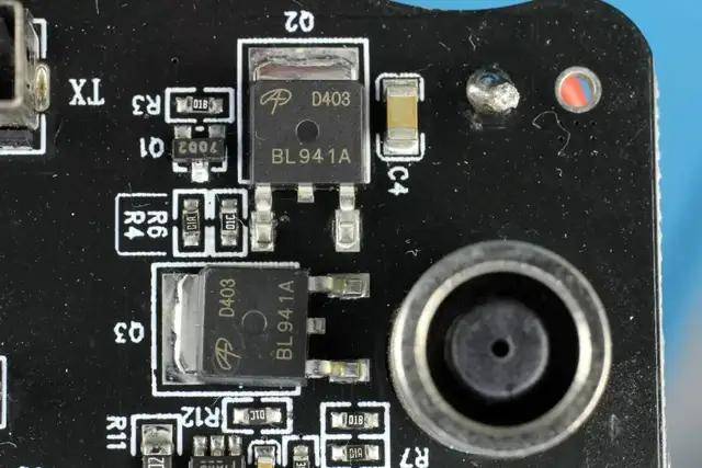 内置60节比克18650电芯,奈特科尔518wh便携户外电源拆解