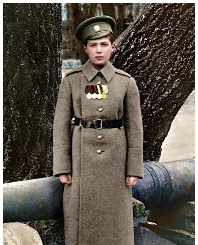 俄罗斯帝国的覆灭,被处决的末代沙皇一家和他漂亮女儿的故事