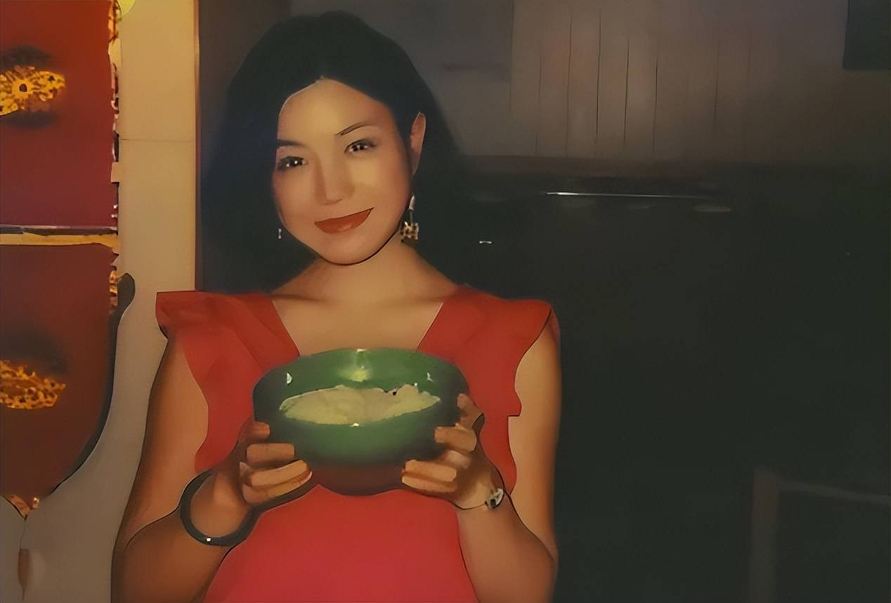 曾经清纯可人,私底下却被称为"女海王",与陈晓结婚后被爆黑料_陈妍希