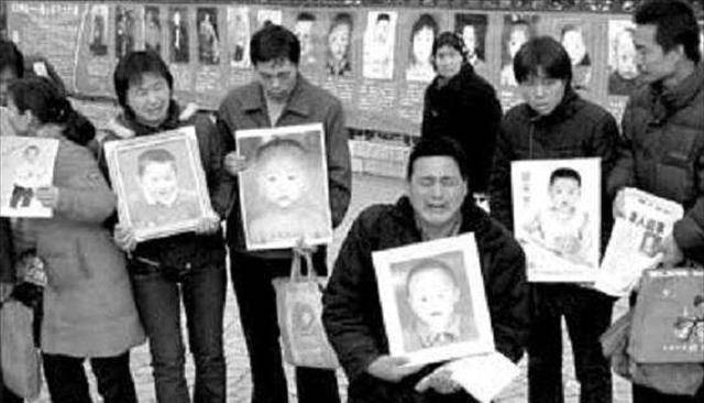 人贩子彭洪菊,拆散86个家庭,被警察抓捕时哭诉:怎么现在才来!