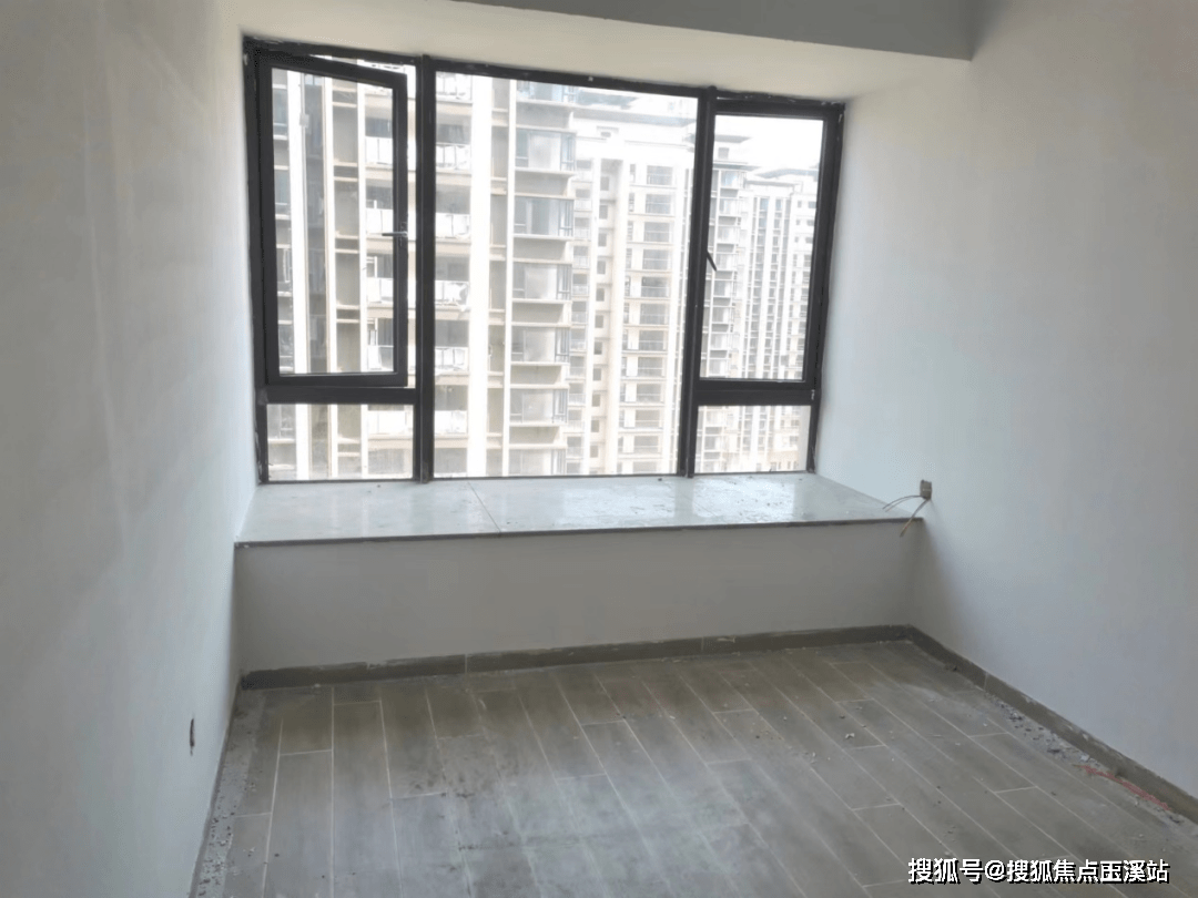 卫生间沉箱,阳台,厨房防水工程;厨房,卫生间墙砖铺贴,飘窗板铺贴;二次