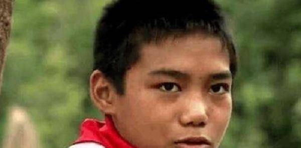 主人公吴宗宏就出生云南这样一个贫困的山区家庭里.