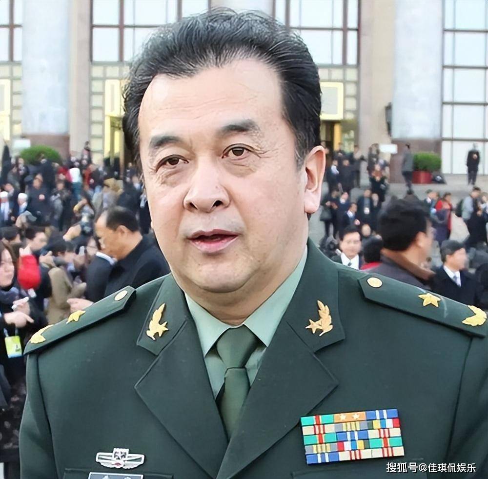 上午撤职下午就被带走,曾担任八一电影厂长黄宏,如今过得还好吗