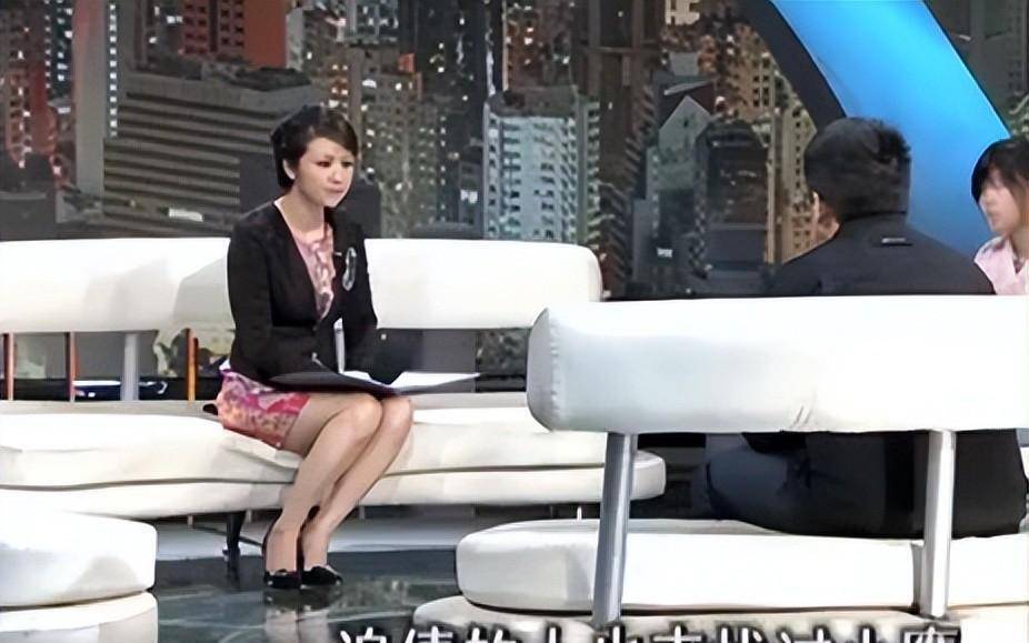 如今陈海鹰听到赵雷说自己老公的坏话,一句都不相信转头就离开了.