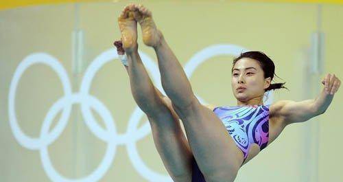 在和水有关的体育比赛上面,男生一定是有很大优势的,反观女生的优势就