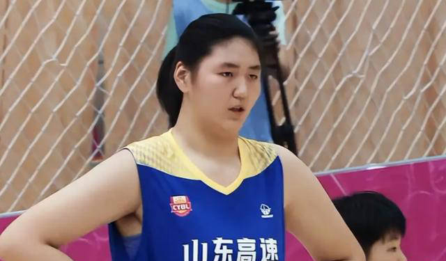 网友质疑张子宇身高真实性 自曝身高只有2米23