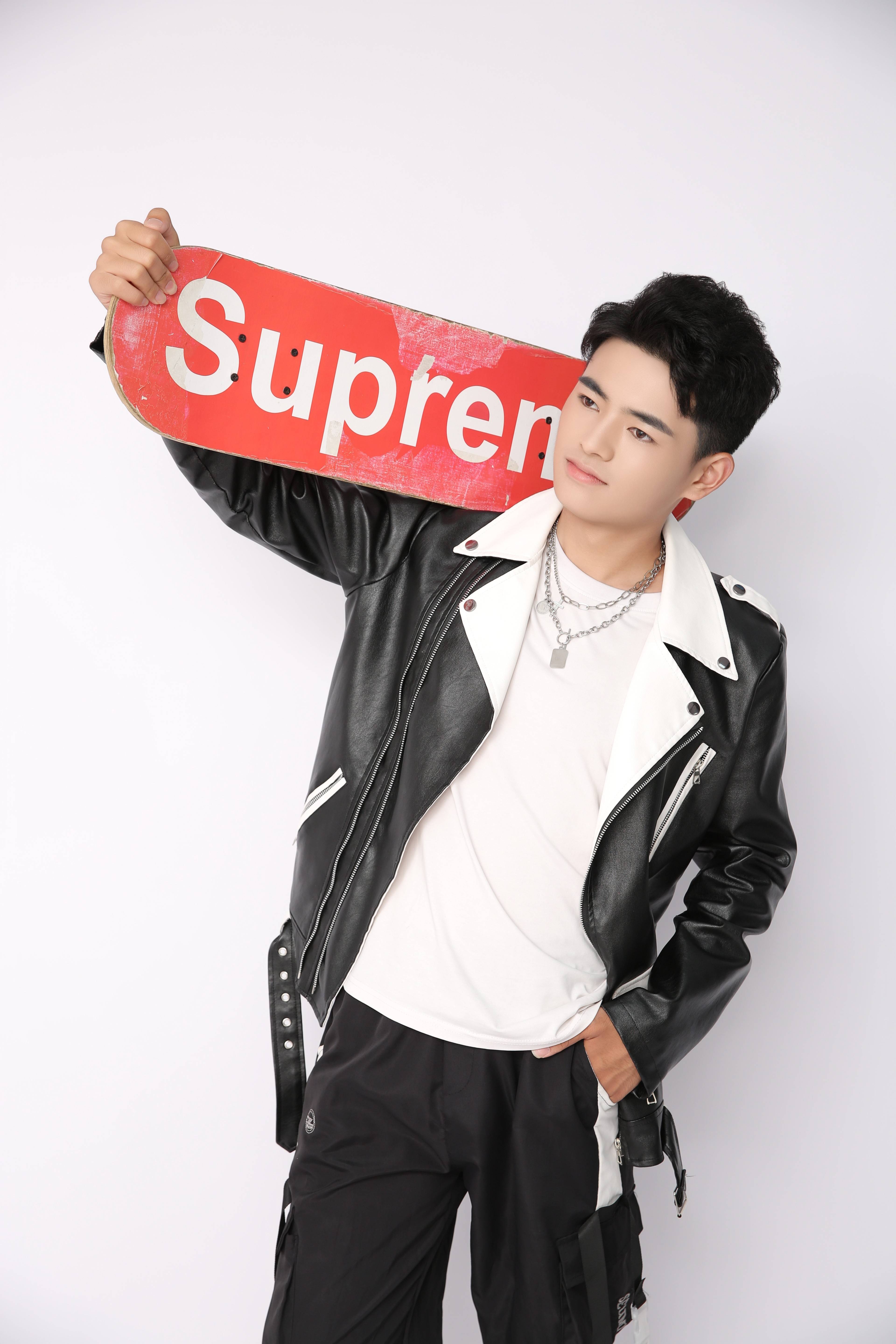 潮流先锋,男模石玉林风采闪耀