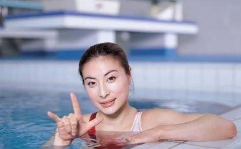 曾是最美跳水女皇,为嫁豪门与父母断绝关系,目前正备孕第四胎_伏明霞