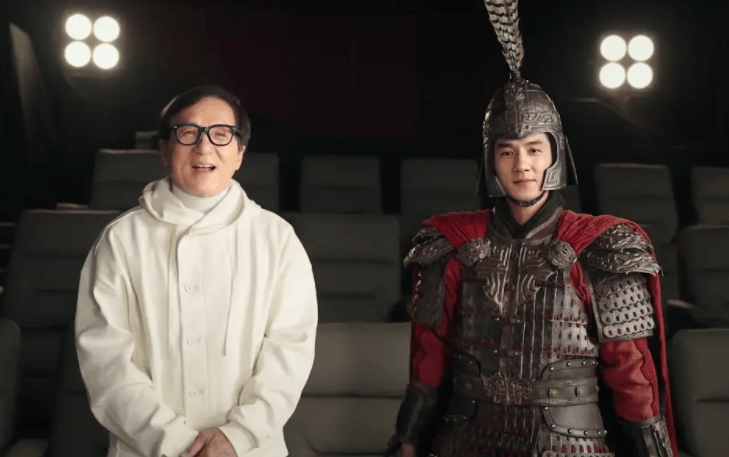 暑期档终于有黑马上映,票房30亿有望,成龙陪跑,乌尔善新片不敌