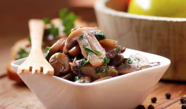 高血压"劲敌"找到了,常喝2种茶,常吃2种蔬菜,血压稳得