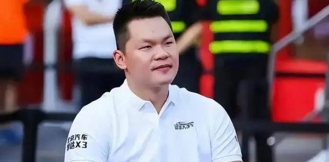 广东男篮困境:杜锋三连冠梦碎,管理层或迎重建挑战