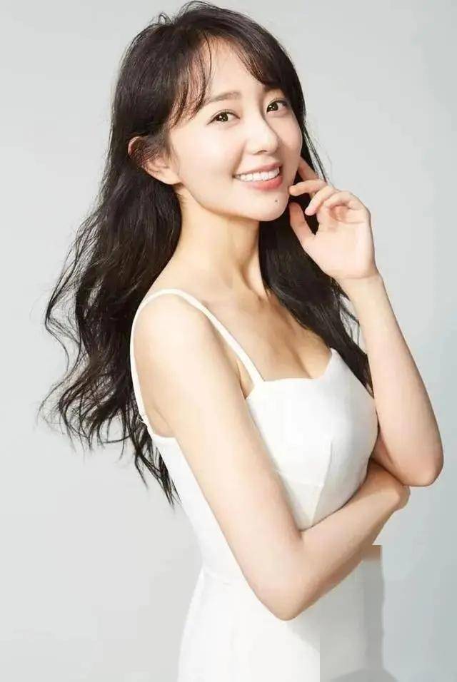 尤物孙耀琦写真赏:女神的写真曝光,美貌与气质瞬间升华!