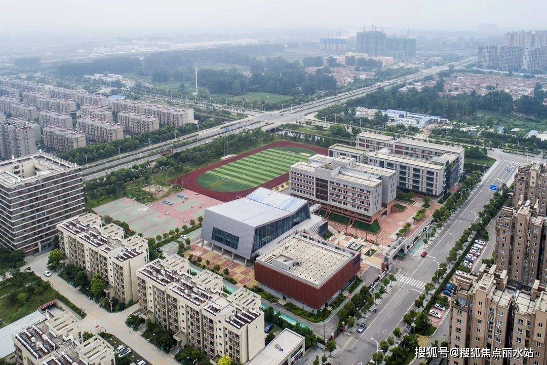 新元中学位于项目西北不远处,隶属于徐州一中教育集团,由徐州一中学校