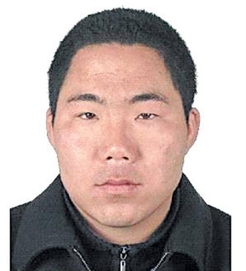 其中就有闫某斌,闫某斌家庭条件一般,自己能带给儿女的东西也有限,但