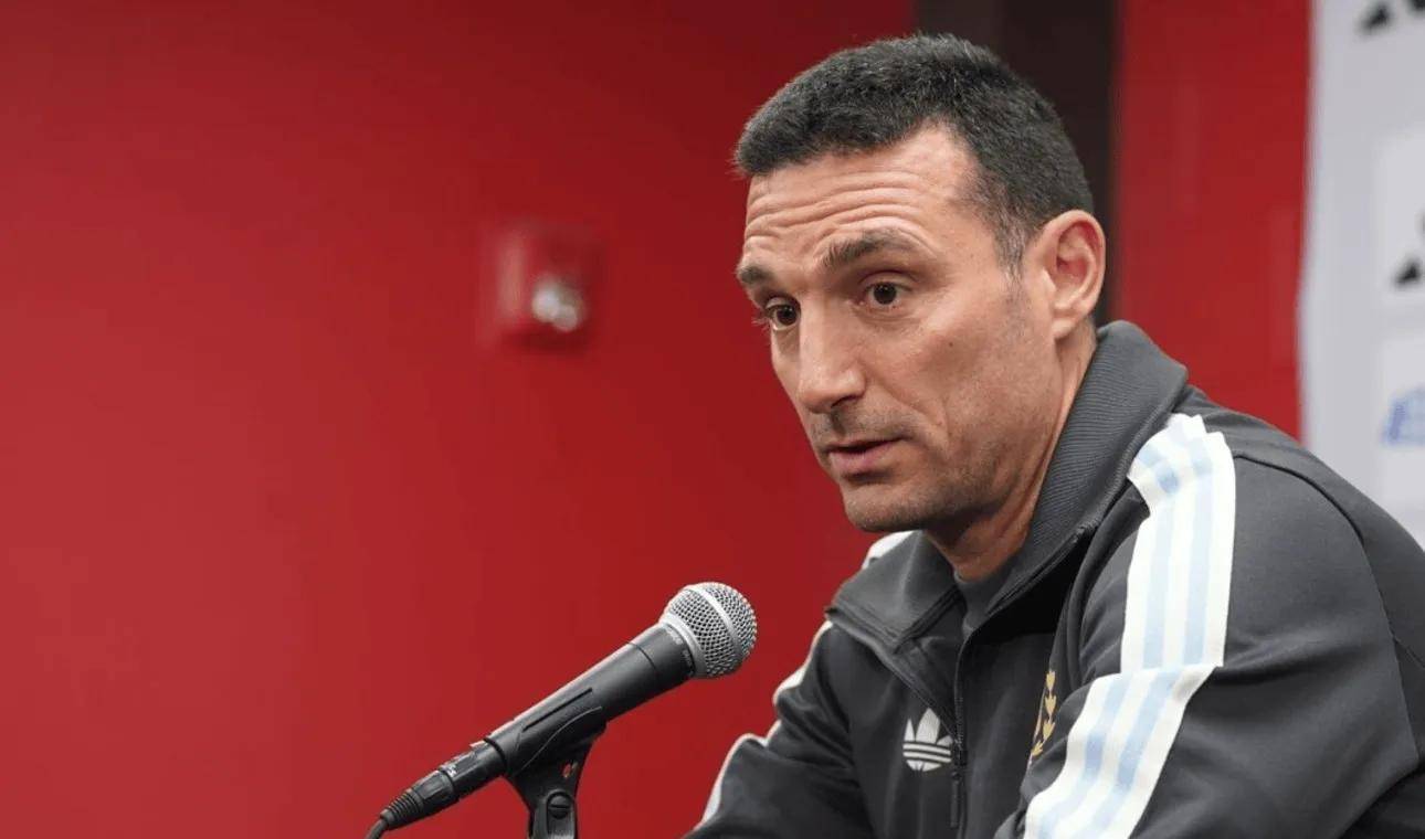 赛前,阿根廷主帅斯卡洛尼出席了新闻发布会,并谈到了关于球队的相关